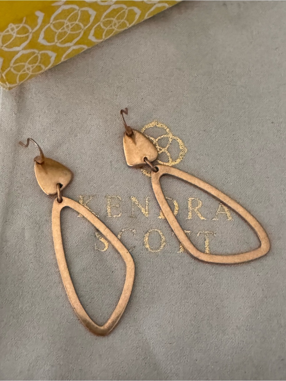 Kendra Scott Women's Vintage Gold Open Teardrop Dangle Earrings - Picture 2 of 3
